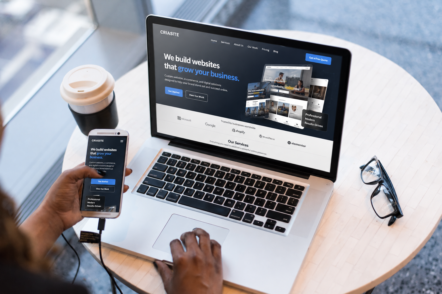 Mockup do site CRIASITE em desktop e mobile